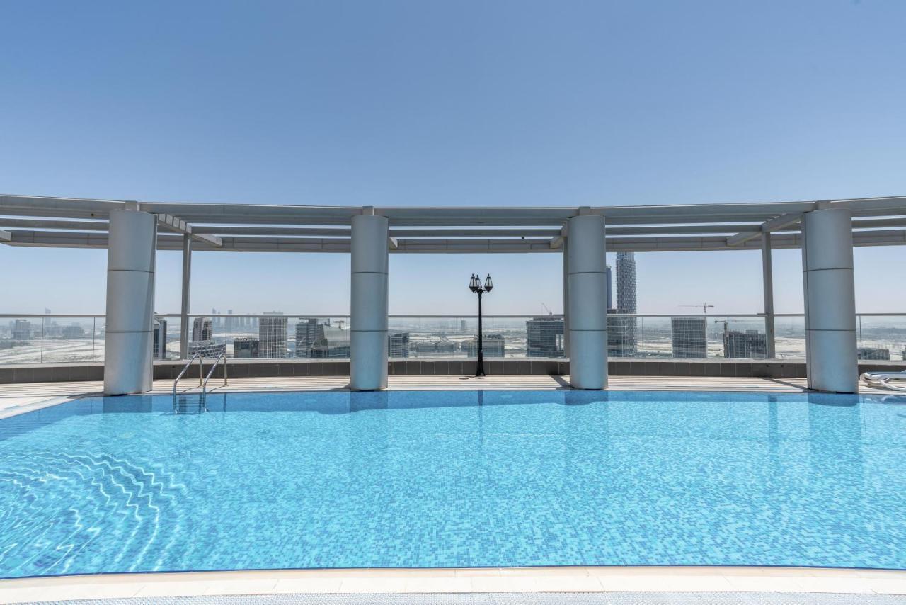 Spacious 2 Beds 5 Min Walk From Dubai Mall With Brand New Gym And Rooftop Swimming Pool Apartment Exterior photo